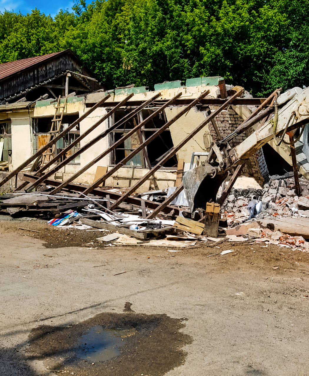 Od czego zależy cena rozbiórki budynku?