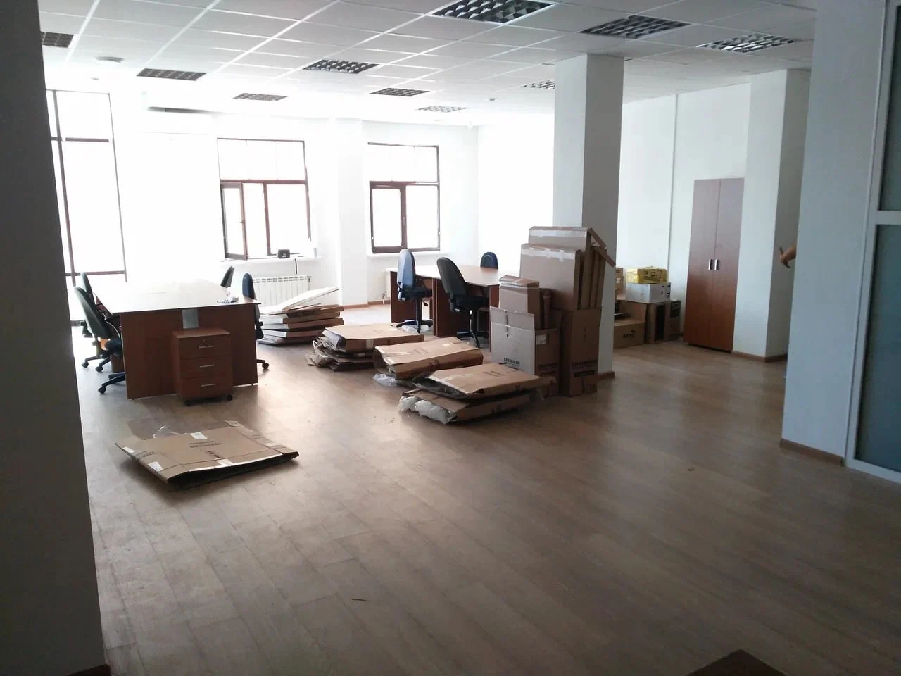 Biuro 75 m² przed opróżnieniem — wycena po zdjęciach