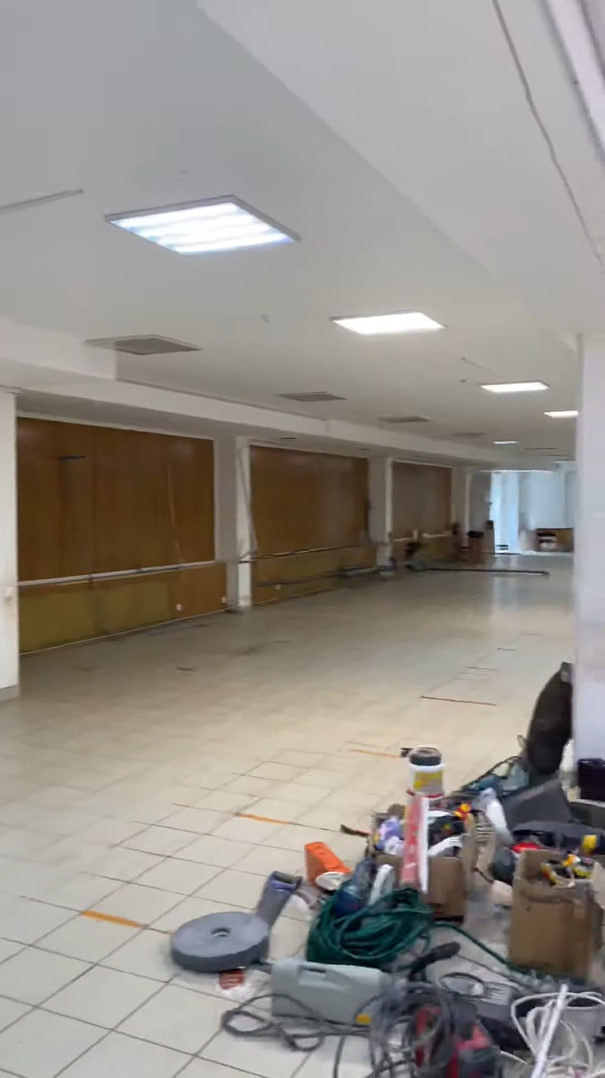 Likwidacja lokalu komercyjnego 100 m² po najemcach na Mokotowie w Warszawie — Przed, zdjęcie 1