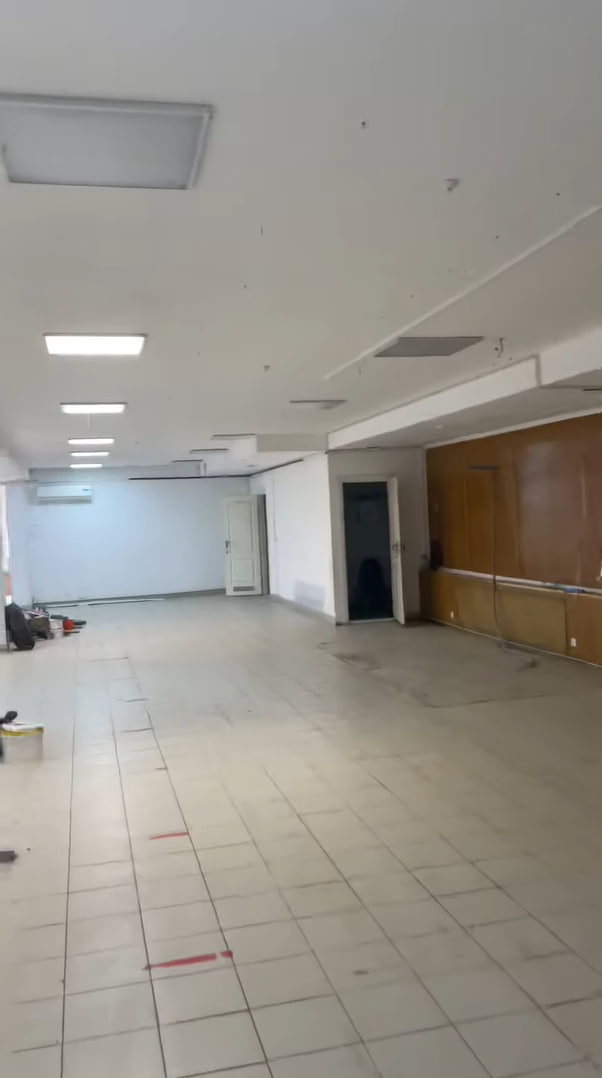 Likwidacja lokalu komercyjnego 100 m² po najemcach na Mokotowie w Warszawie — Przed, zdjęcie 2