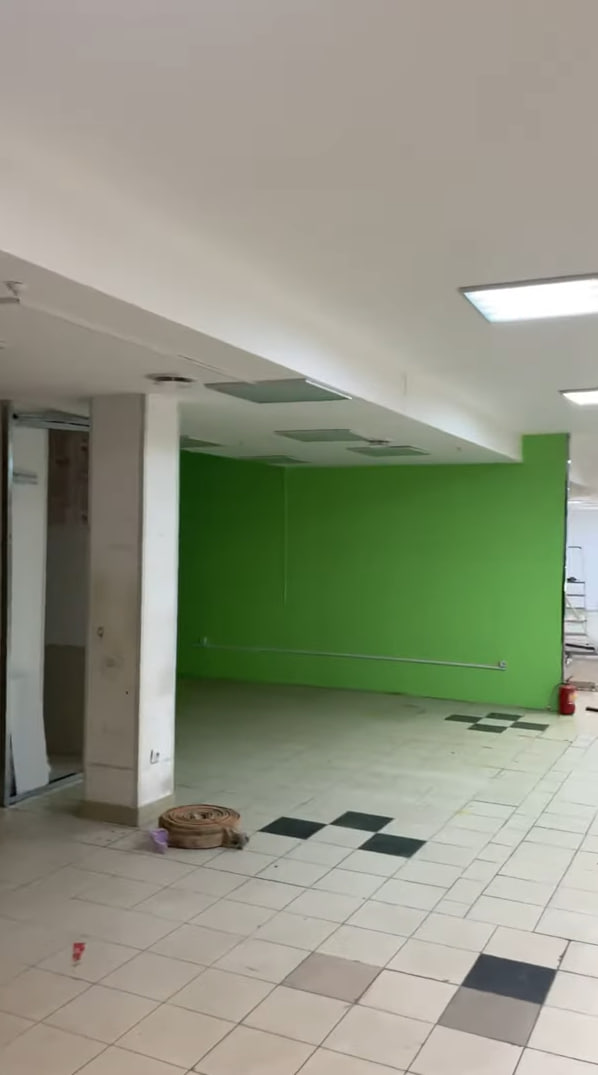 Likwidacja lokalu komercyjnego 100 m² po najemcach na Mokotowie w Warszawie — Przed, zdjęcie 3