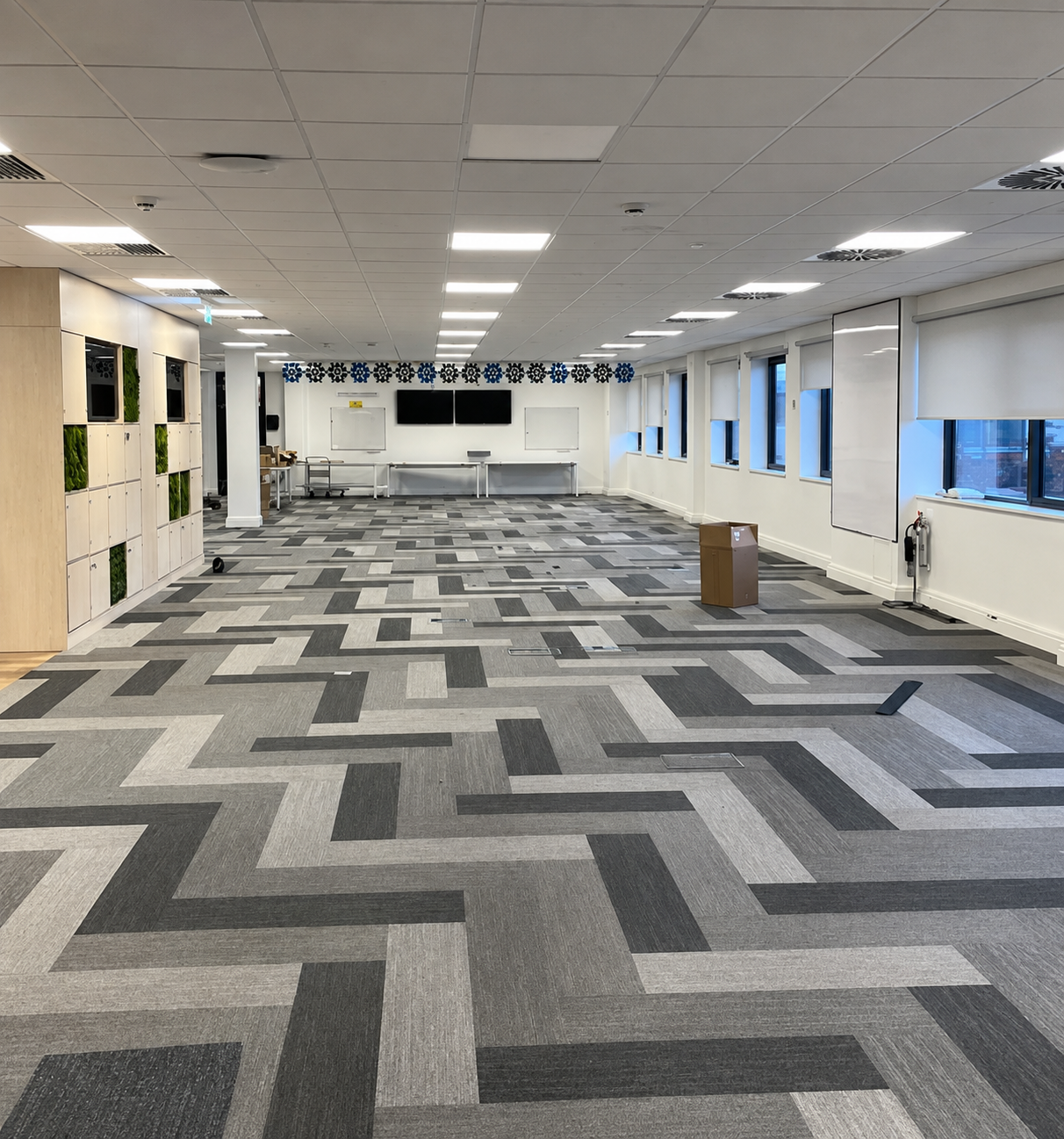 Wyniesienie i utylizacja mebli z biura 270 m² Warszawa — Po, zdjęcie 2
